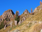 PIETRA QUADRA (2376 m) colorata d’autunno dalle Baite di Mezzeno-4nov24 -  FOTOGALLERY